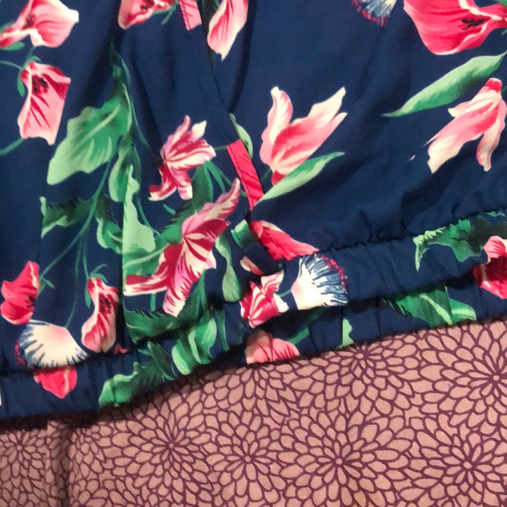 Cute blouse - Picture 3 of 3